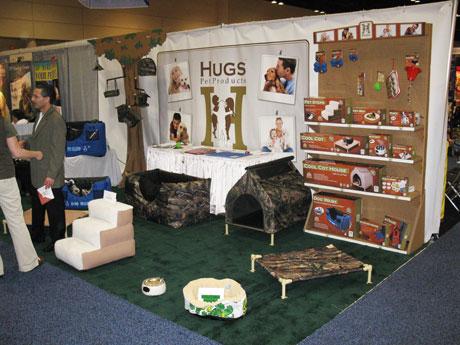 Davison products & pet inventions get kudos and “Hugs” at huge Pet Expo